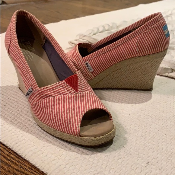 Open-Toe Red and White Toms Espadrille Wedges - Picture 1 of 5